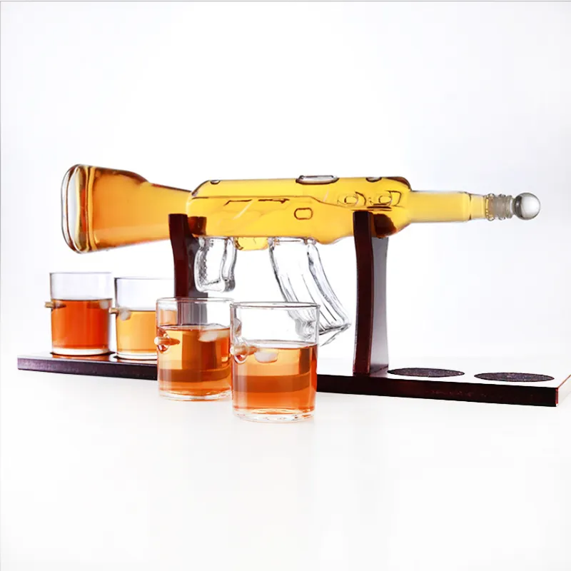 Uzun borosilikat cam zarif tüfek şekli <span class=keywords><strong>viski</strong></span> sürahi 4 <span class=keywords><strong>viski</strong></span> bardak takımı votka likör brendi