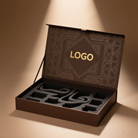 Boîte cadeau pliable en kraft personnalisée avec couvercle intérieur imprimé or et plateau en mousse pour cadeaux électroniques ODM