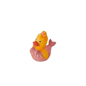En stock : Canard en caoutchouc lumineux de Noël, jouet flottant absorbant l'eau pour bébé, idéal pour le sable et l'eau, 5-6 cm – Vente chaude de l'été - Product Image 3