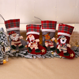 QY Wholesale Chaussettes de Noël à carreaux pour enfants, grand format, motif Père Noël, sac cadeau, décoration de Noël pour la maison - Product Image 1