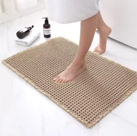 Tapis de Bain en Polyester à Motifs Gaufrés Antidérapant Super Absorbant Réversible Utilisation Domestique et Hôtelière Tapis de Bain avec Pompons