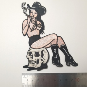 Sexy Người Phụ Nữ Đầy Đủ Trở Lại Kích Thước Thêu Sắt Trên Các Bản Vá Lỗi Xe Máy <span class=keywords><strong>Biker</strong></span> Áo Khoác Quần Áo May Thêu Các Bản Vá Lỗi - Product Image 3