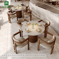 Ensemble table et chaises en bois massif de style nordique, fauteuil durable adapté aux hôtels et restaurants commerciaux