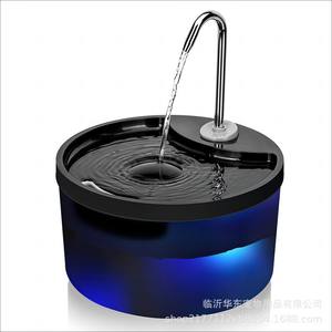Fontaine à eau automatique pour animaux de compagnie Linyi Huadong, distributeur d'eau rond pour chat et chien avec filtre à charbon actif, détachable, noir et gris - Product Image 1