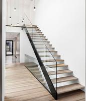 Design contemporain d'escalier en fer forgé pour escaliers extérieurs en marbre, design de garde-corps en métal, main courante en acier