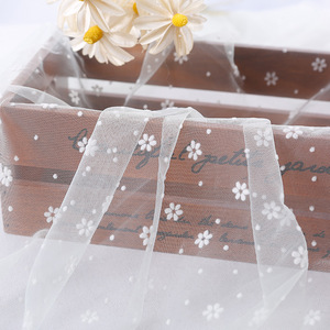 Nuovo arrivo ricamato floccante in <span class=keywords><strong>Tulle</strong></span> tessuto a rete a sei petali di fiori in <span class=keywords><strong>Nylon</strong></span> a punto rotondo tessuto a maglia per confezione regalo - Product Image 2