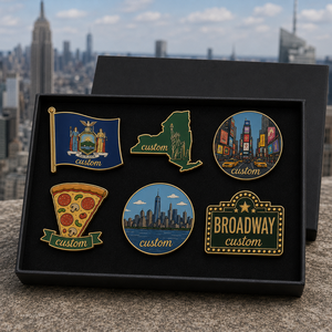 Set Regalo di Spille in Smalto Personalizzate di New York City, con Spilla da Bavero Skyline di <span class=keywords><strong>Times</strong></span> Square e Pizza, Souvenir Turistico e Distintivo di Broadway - Product Image 1