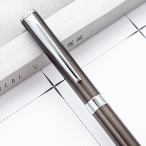 Stylo à encre gel métallique de haute qualité couleur café avec logo gravé, largeur d'écriture 1,0 mm - Product Image 2