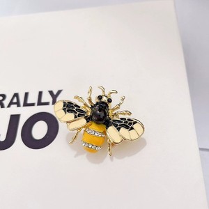 Broche de Abeja Adorable Chapado en Oro con Hebilla Decorativa Multifunción para Mujeres y Hombres - Regalo para Bodas/Fiestas de Compromiso - Product Image 2