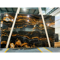 Dalles de granit naturel noir véritable avec matrice dorée en titane, granit Magma Gold pour plan de travail