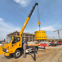 Grue montée sur camion de 8 à 10 tonnes avec flèche télescopique multi-sections et stabilisateurs hydrauliques