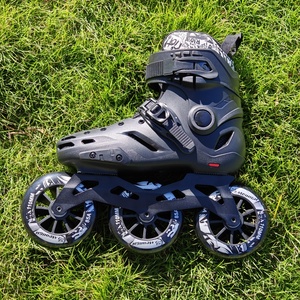 Pattini in Linea a 3 Ruote OEM/ODM <span class=keywords><strong>per</strong></span> <span class=keywords><strong>Adulti</strong></span>, Pattini Professionali <span class=keywords><strong>per</strong></span> Freestyle, Slalom e Pattinaggio di Velocità - Product Image 1