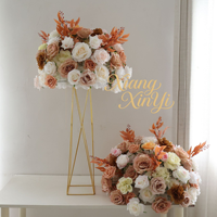 Boule de fleurs artificielles haut de gamme de luxe romantique pour table de salle à manger, accessoires de mariage, arrangement décoratif en mousse, fer et tissu de soie pour intérieur