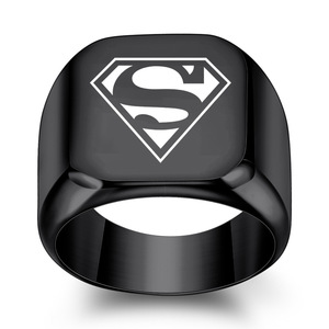 Bague carrée Superman 18 mm en acier inoxydable avec logo gravé au laser, bijou pour femme, cadeau - Product Image 5