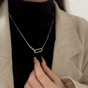 Collar de Plata de Ley S925 con Colgante Geométrico y Cadena de Serpiente, Unisex, para Uso Diario - Product Image 3