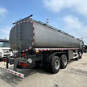 Camion-citerne à carburant Howo 8*4 12 roues, 400 ch, capacité de chargement de 40 000 <span class=keywords><strong>litres</strong></span>, en vente, neuf, de bonne qualité, fourni par l'usine - Product Image 4