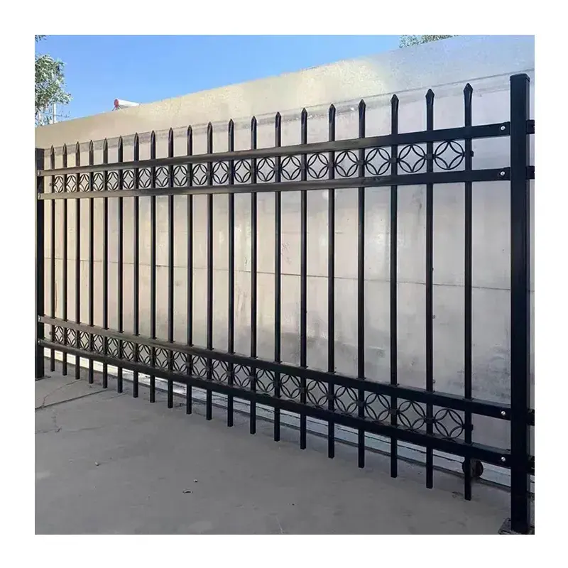 Pannelli di recinzione in acciaio nero da 6 piedi e 8 piedi personalizzati recinzione ornamentale in metallo con picchetto per il mercato americano