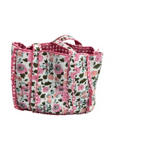 Bolso Tote Acolchado Hecho a Mano con Volantes Florales, Bolso de Hombro de Algodón para Mujer, Bolso Tote de Gran Capacidad con Combinación de Colores Más Vendido - Product Image 1