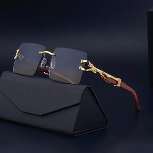 Nuevo Modelo de Gafas de Sol Modernas y Versátiles con Montura Metálica Dorada, Transparentes, con Degradado, Protección UV400, para Hombre y Mujer - Product Image 2