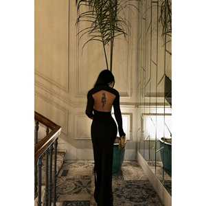 Robe de cocktail longue noire avec détail complexe au dos - Product Image 2