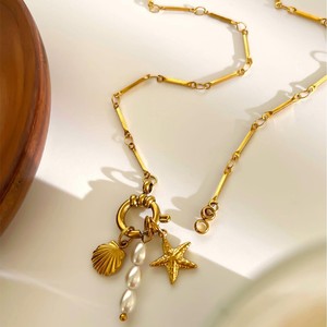 YF6398 สร้อยคอผู้หญิงแบบกันน้ำ ทำจากสแตนเลสสตีลฝรั่งเศส ชุบทอง 18k ประดับมุก รูปดาวทะเลและเปลือกหอย ป้องกันการแพ้ - Product Image 1