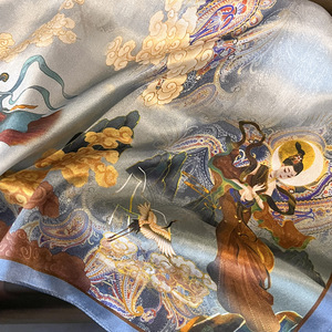 Écharpe <span class=keywords><strong>de</strong></span> luxe 100% soie <span class=keywords><strong>de</strong></span> mûrier avec col en écharpe - Motif Apsaras volants <span class=keywords><strong>de</strong></span> Dunhuang, en crêpe <span class=keywords><strong>de</strong></span> Chine - Product Image 3