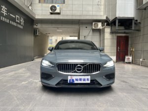 Volkswagen S60 2022 <span class=keywords><strong>B4</strong></span> Momentum Luxury Edition 8AT FWD Híbrido Suave Euro VI Sedán de Lujo Mediano Sueco Usado - Product Image 1