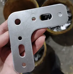 Profesyonel fabrika özelleştirilmiş paslanmaz çelik damgalama ve araba emniyet kemeri kilit klipleri için delme işleme