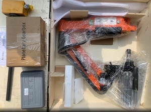 Máquina automática de perforación y roscado de pilares de 220 V con motor, caja de cambios y componentes PLC, máquina automática de roscado de caucho - Product Image 4