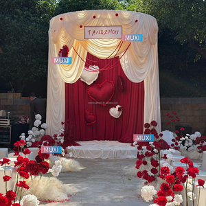 Tende per Sfondo Matrimonio all'Aperto, Drappeggio Bianco e Rosso con Cuori in Tessuto per Eventi e Feste - Product Image 1