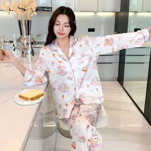 Nouvel ensemble de pyjama décontracté pour femme, avec cardigan à revers et taille élastique, manches longues, imprimé dessin animé, doux, en soie glacée, coupe ample, idéal pour le printemps et la maison - Product Image 1