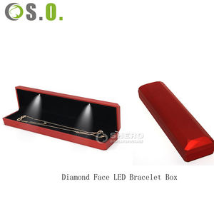 Boîtes lumineuses LED en plastique premium personnalisées rouge et blanc pour colliers, bracelets, bagues, boucles d'oreilles, boîtes à bijoux - Product Image 3