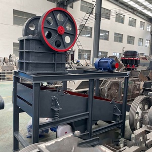 كسارة صخور محمولة صغيرة مع شاشة للتعدين، ذات سعة عالية ومحرك ومحمل وترس، مبيعات ساخنة - Product Image 3