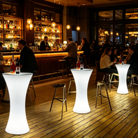 Bar à cocktails mobile, table à cocktails portable avec éclairage LED, mobilier de discothèque portable en plastique pour utilisation en centre commercial ou en hôtel en extérieur