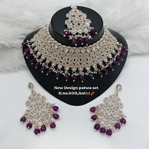 Collection de fantaisie en vrac tendance Kundan plaqué or et perle avec collier en pierre violette pour les femmes portent des bijoux - Product Image 2