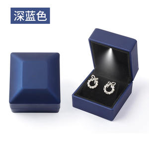 Caja de regalo de collar largo con luz LED, caja de exhibición de pulsera colgante de joyería para regalos del Día de San Valentín, joyería de exhibición de almacenamiento - Product Image 3