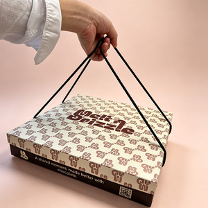 Boîte cadeau en <span class=keywords><strong>chocolat</strong></span> avec monogramme découpé |   Beige & Marron Luxe pour offrir en cadeau et pour usage personnel - Product Image 4
