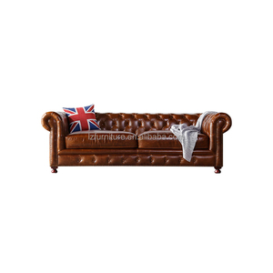 เฟอร์นิเจอร์เชิงพาณิชย์ โซฟาเชสเตอร์ฟิลด์สำหรับล็อบบี้โรงแรม โซฟาหนังแท้ทรงคลาสสิก ปุ่มกระดุมแบบทัฟท์ แขนโค้งมน 3 ที่นั่ง โซฟาวินเทจทรงลึก - Product Image 2