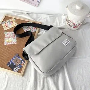 2024 Nieuwe Nylon Één Schouder Crossbody Tassen Ins Mode Casual Populaire Messenger Bag Voor Heren Kleine Vierkante Tas