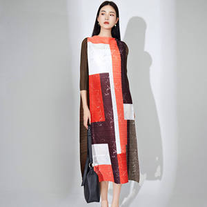 Abito plissettato <span class=keywords><strong>taglie</strong></span> <span class=keywords><strong>forti</strong></span> 2025 moda europea e americana abito Casual Extra Large <span class=keywords><strong>taglie</strong></span> <span class=keywords><strong>forti</strong></span> con stampa - Product Image 4