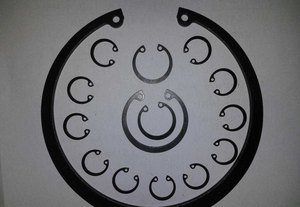 Anneaux de retenue 65MN circlips anneau <span class=keywords><strong>Seeger</strong></span> DIN471/DIN472 revêtement d'oxyde noir personnalisé externe interne en acier aluminium ordinaire - Product Image 4