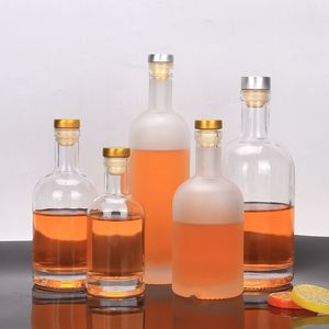 Bottiglia di <span class=keywords><strong>Vetro</strong></span> di Lusso per Whisky, Vodka e Liquori da 100ml, 375ml, 500ml, 750ml con Collo Alto, Spalla Piatta e Tappo in Bambù - Product Image 5