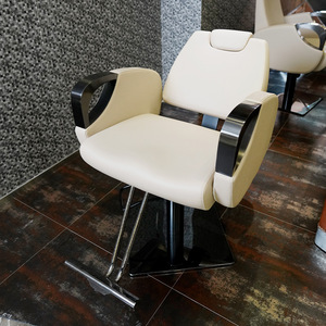 Fauteuil de Barbier Contemporain en Similicuir Inclinable, Pivotant à 360 Degrés, Hauteur Réglable, Pompe Hydraulique, Base Carrée, Mobilier de Salon - Product Image 1