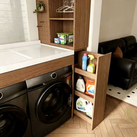 Armoire de buanderie en bois sur mesure pour balcon, avec lave-linge et sèche-linge intégrés, évier et rangement pour usage domestique