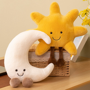 Vente en gros d'usine : Peluche douce et mignonne Soleil et Lune, coussin animal en peluche à visage souriant pour cadeau d'anniversaire d'enfants et décoration de chambre - Product Image 1