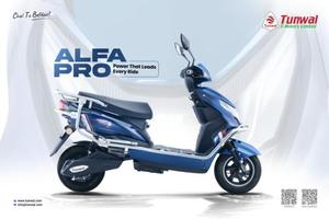 Scooter Eléctrico Tunwal Alfa Pro Elegante de 250W con Ruedas de Aleación de 12 Pulgadas para Movilidad Urbana y Viajes por Carretera - Product Image 5