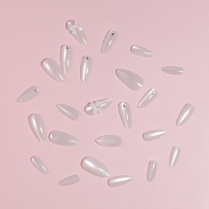 Vente en gros, 24 pièces, <span class=keywords><strong>manucure</strong></span> française à couverture complète avec diamants en pointillés et nœud 3D sur les ongles courts en amande, longue durée - Product Image 4