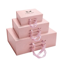 Recycelbare Maßgefertigte Rosa Faltbare Schuhbox Handgemachte Wellpappe-Box mit Griff UV-Beschichtung für Pelz- und Sockenverpackung