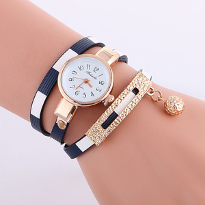 <span class=keywords><strong>Montre</strong></span> pour femme à bracelet fin à carreaux, tendance, avec <span class=keywords><strong>pendentif</strong></span> <span class=keywords><strong>boule</strong></span> dorée, vente chaude - Product Image 5