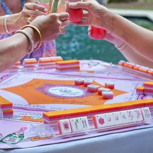 En stock : Ensemble de Mahjong de Luxe Moderne Champagne, 4 couches, Écologique, 160 pièces, Acrylique Nacré Sculpté de Haute Qualité, Pieds Pliants, Livraison Rapide - Product Image 4